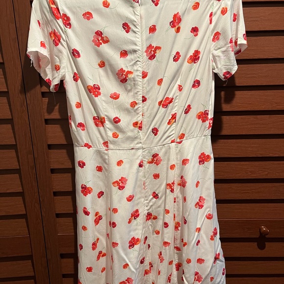 Gap white with red flowers 🌺 mini dress - Picture 2 of 5